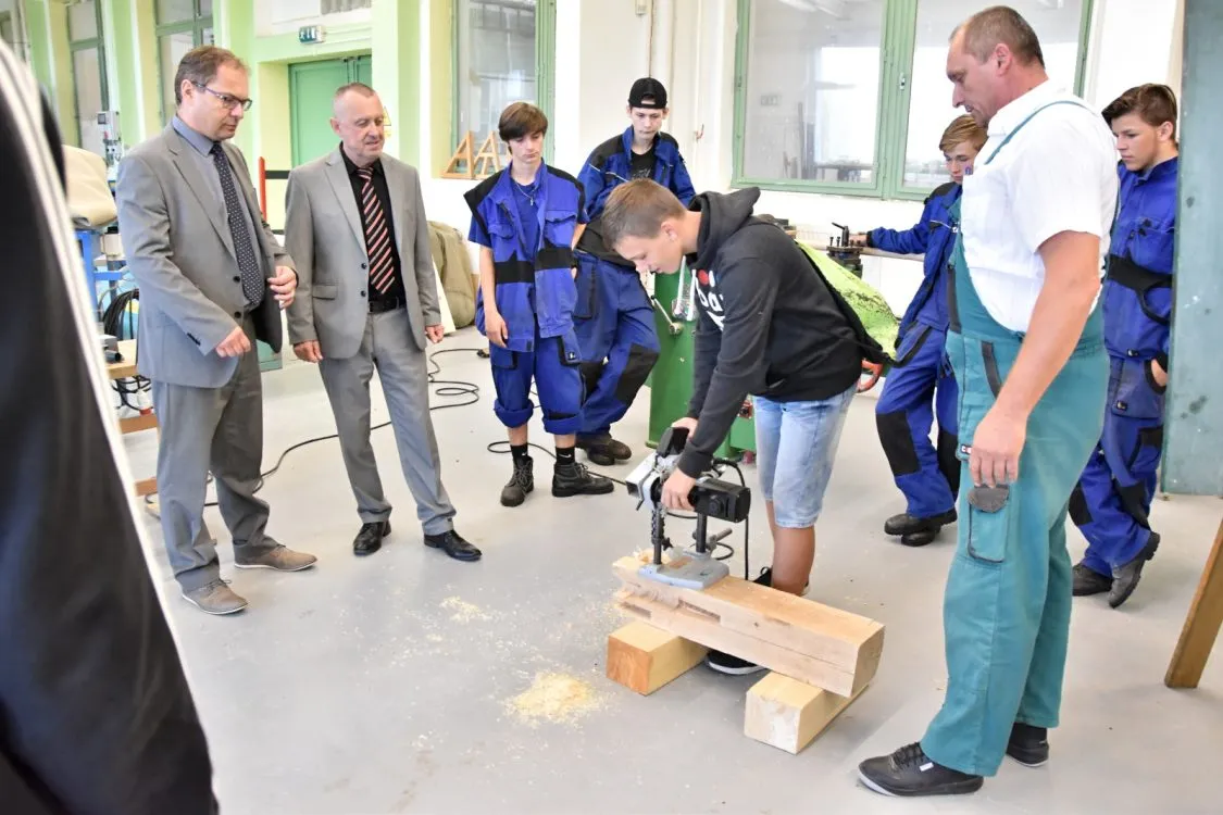 Podzimní premiéra TECHNOhrátek v&nbsp;pardubické stavební škole dala žákům zabrat, ale bavila je