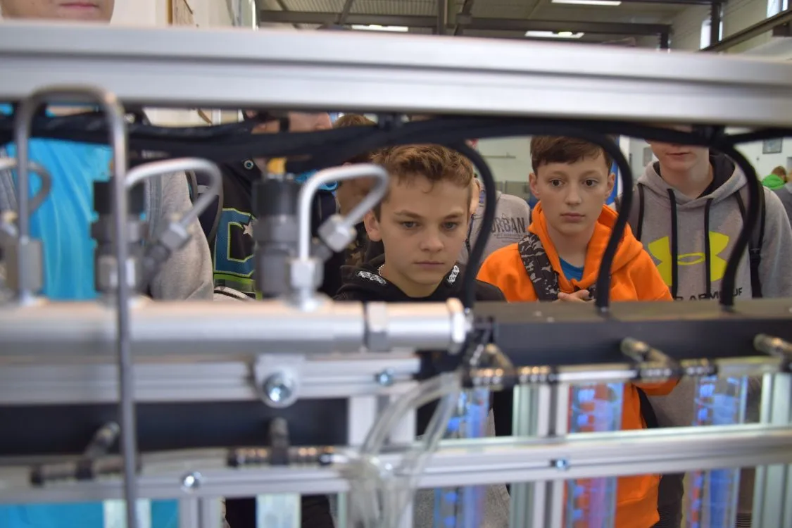 Školáci si na TECHNOhrátkách v&nbsp;Holicích užili den plný nových zážitků