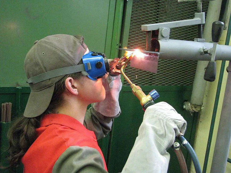 Poslední předprázdninové TECHNOhrátky zavedou školáky do Chvaletic mezi opraváře zemědělské techniky