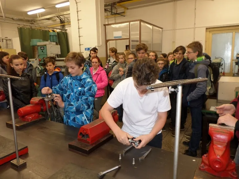 Jubilejní svitavské TECHNOhrátky nabídly šachy s&nbsp;robotem, puzzle i&nbsp;strojní pexeso