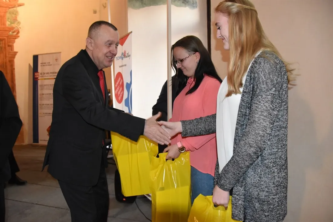 Slavnostní vyhodnocení TECHNOhrátek na pardubickém zámku – školní weby vzpomínají i&nbsp;chválí