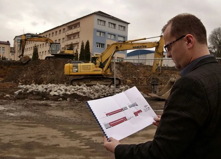 Na Skalce se bourá, nová tělocvična by měla stát již koncem roku