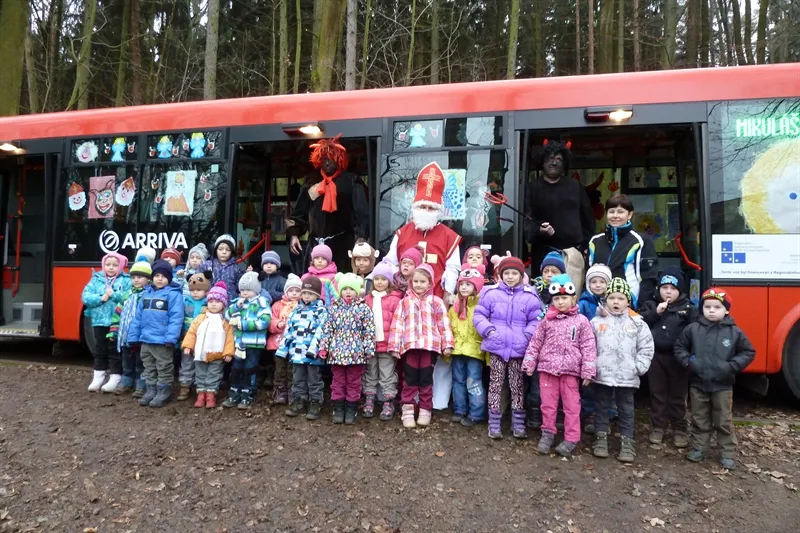 Mikulášský autobus v&nbsp;MŠ Stolany