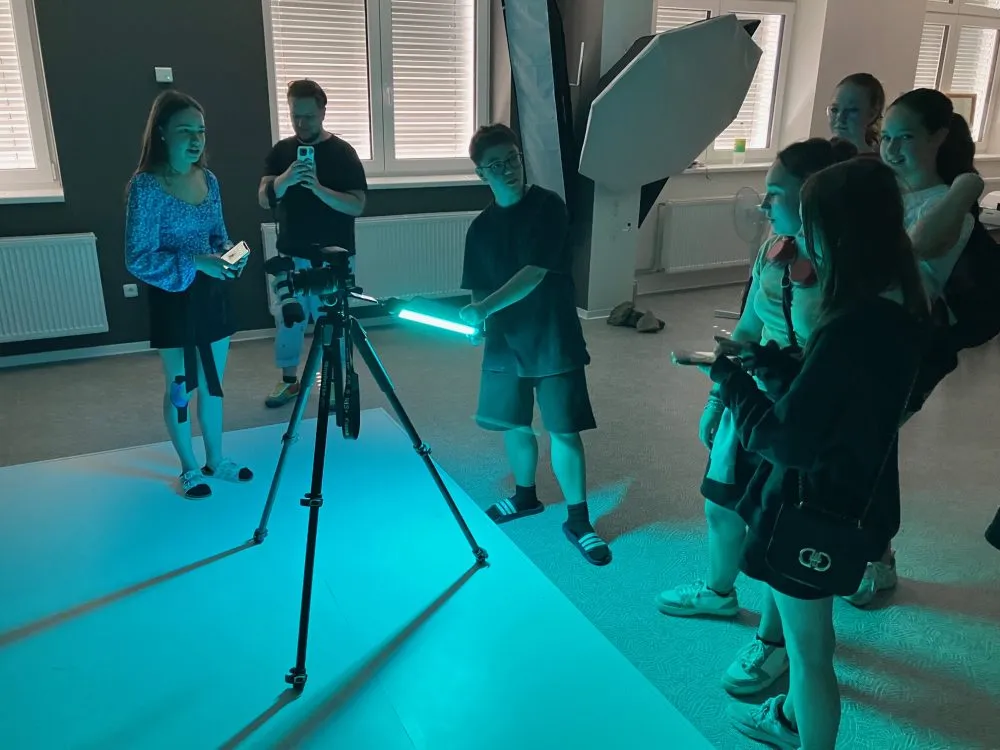 Kreativní TECHNOhrátky v&nbsp;Přelouči radily, jak fotit modelku, vyrobit reklamní placku a&nbsp;přelstít umělou inteligenci